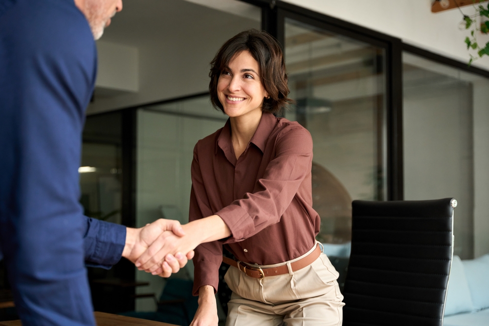 gerente acuerdo cliente mujer oficina